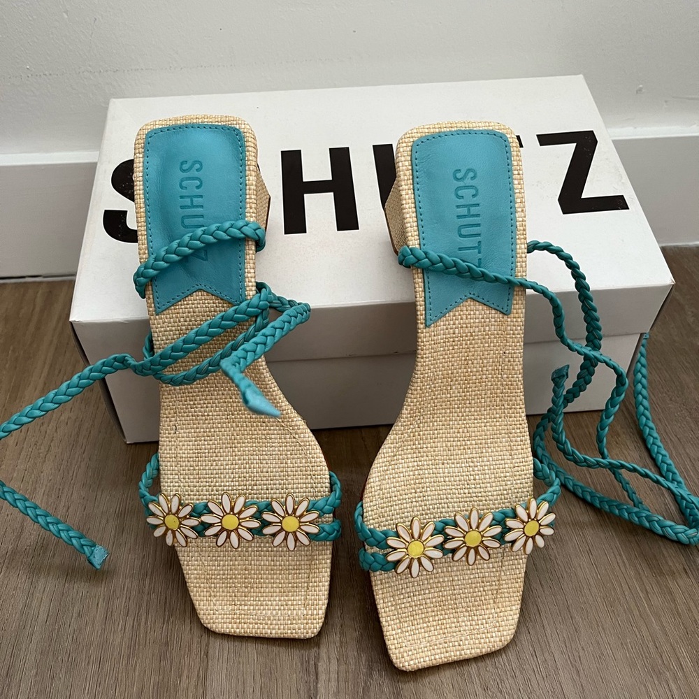 Schutz - New flower Hina Mid block-heeled sandal in turquoise/river aqua.Size 6B - Picture 4 of 10